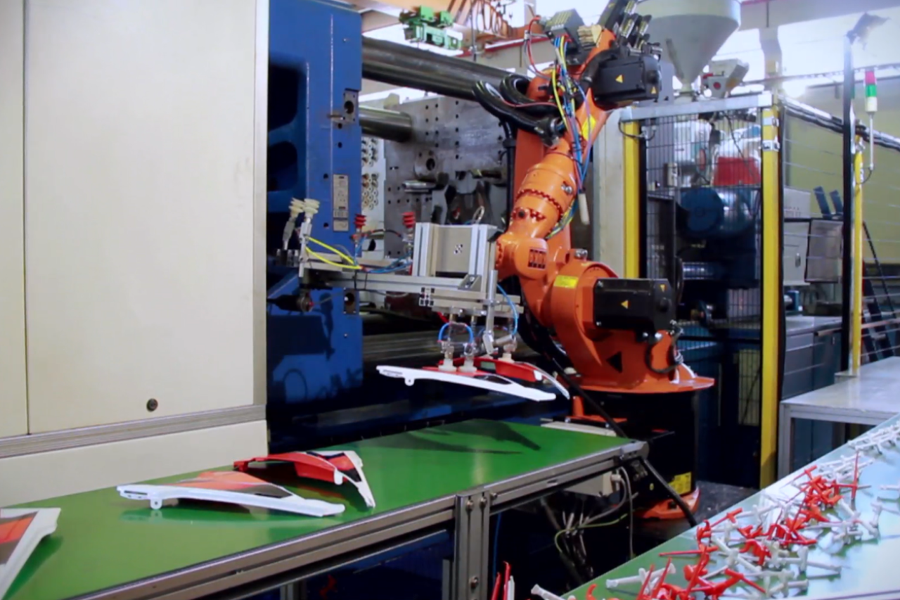 Robotização de processos: Injeção de plásticos