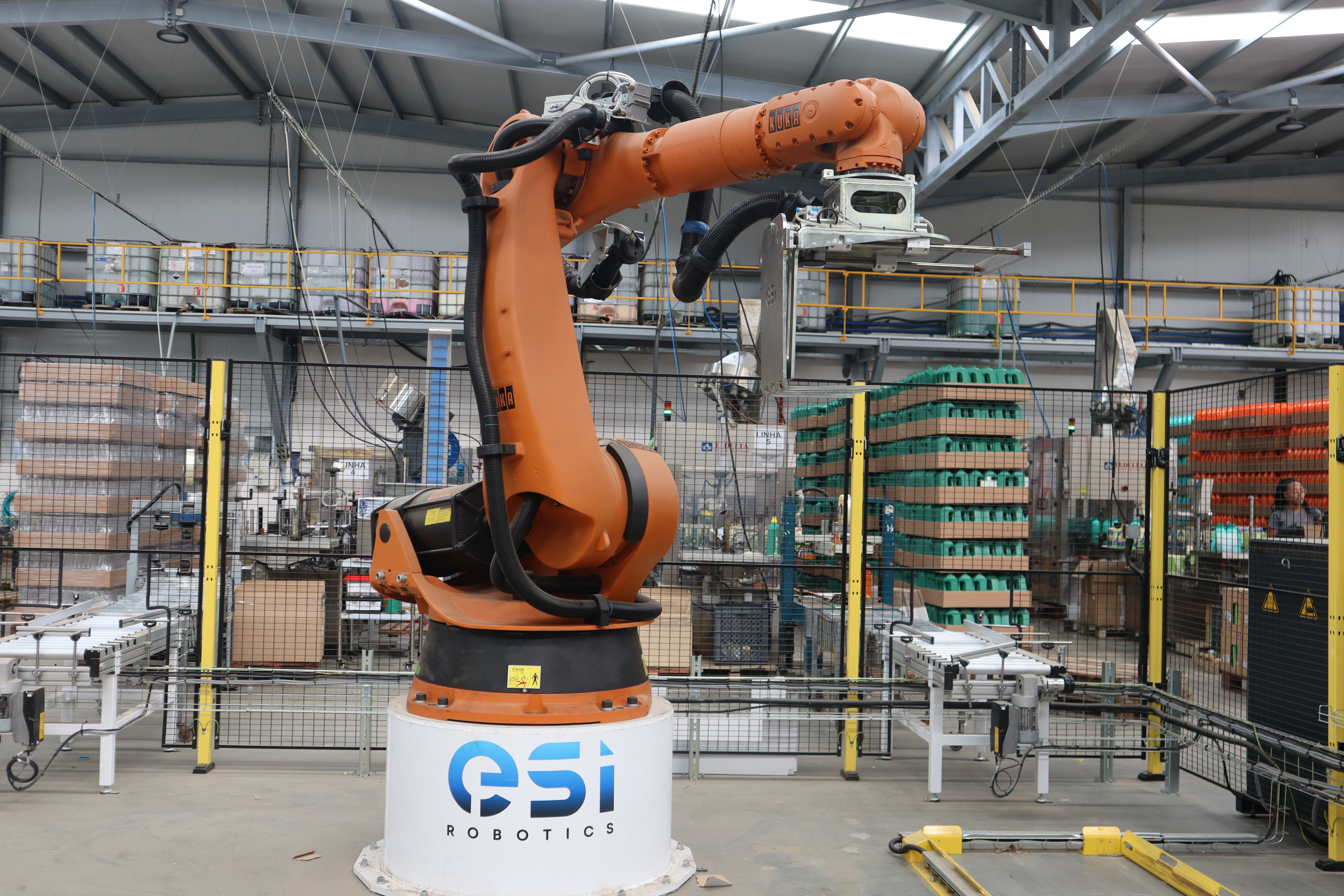 Automação Eficiente da Paletização de Caixas: Um Caso de Estudo ESI Robotics 6