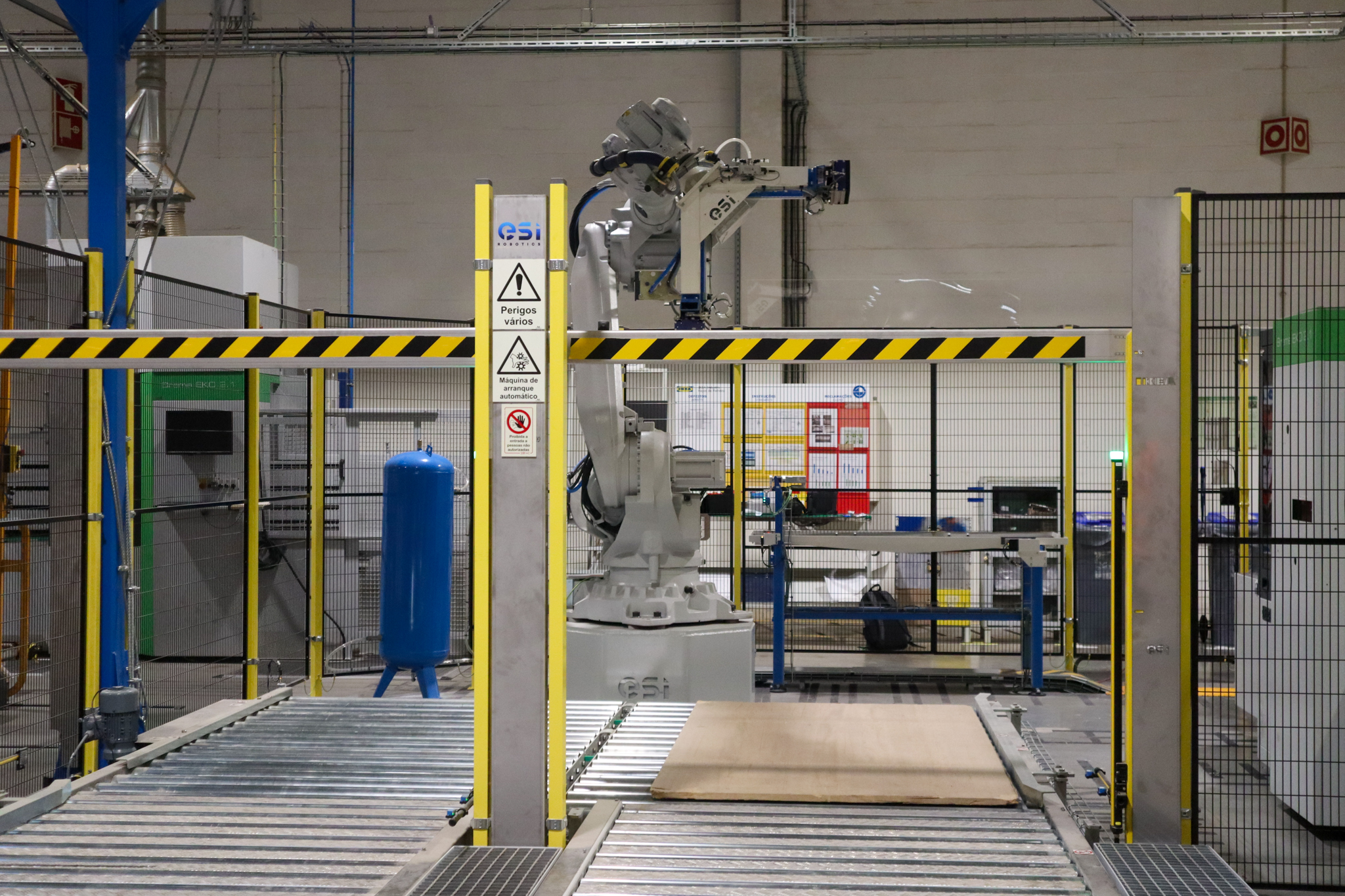 Robótica Industrial para Operações CNC na Indústria da Madeira | Case Study 2