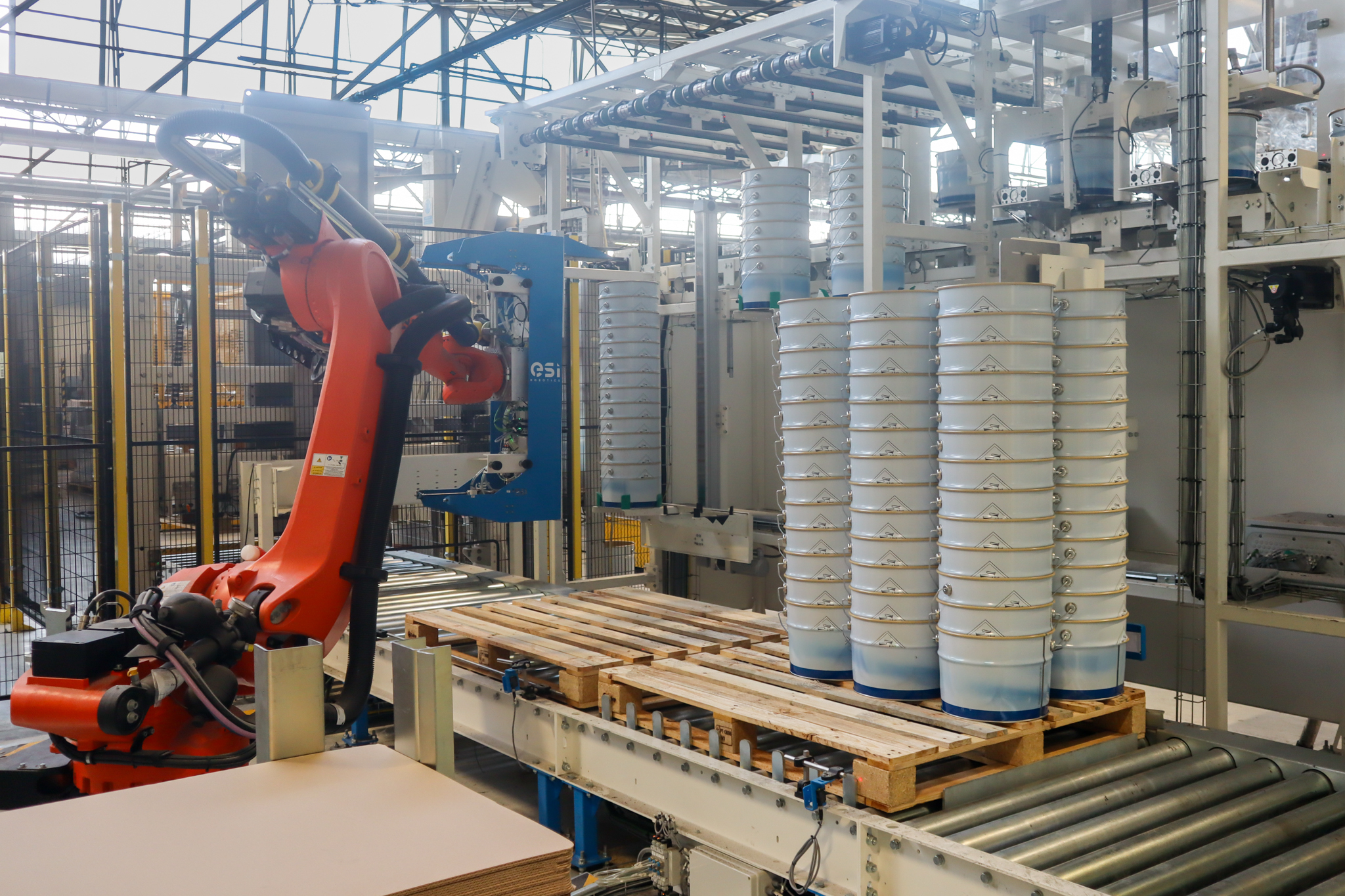 Célula Robotizada para Paletização de Baldes: Case Study ESI 0