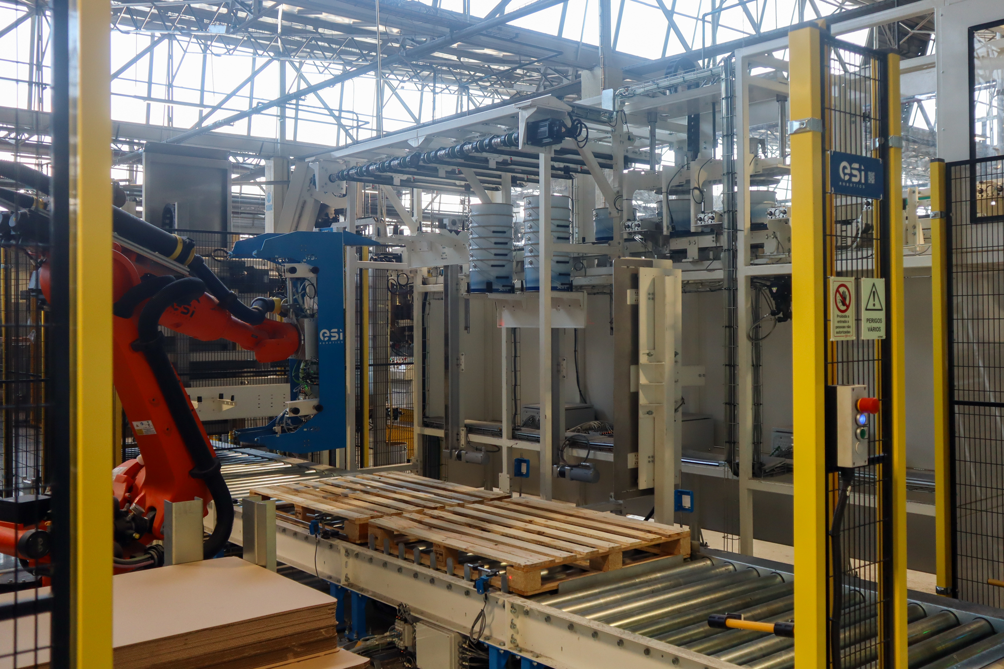 Célula Robotizada para Paletização de Baldes: Case Study ESI 5