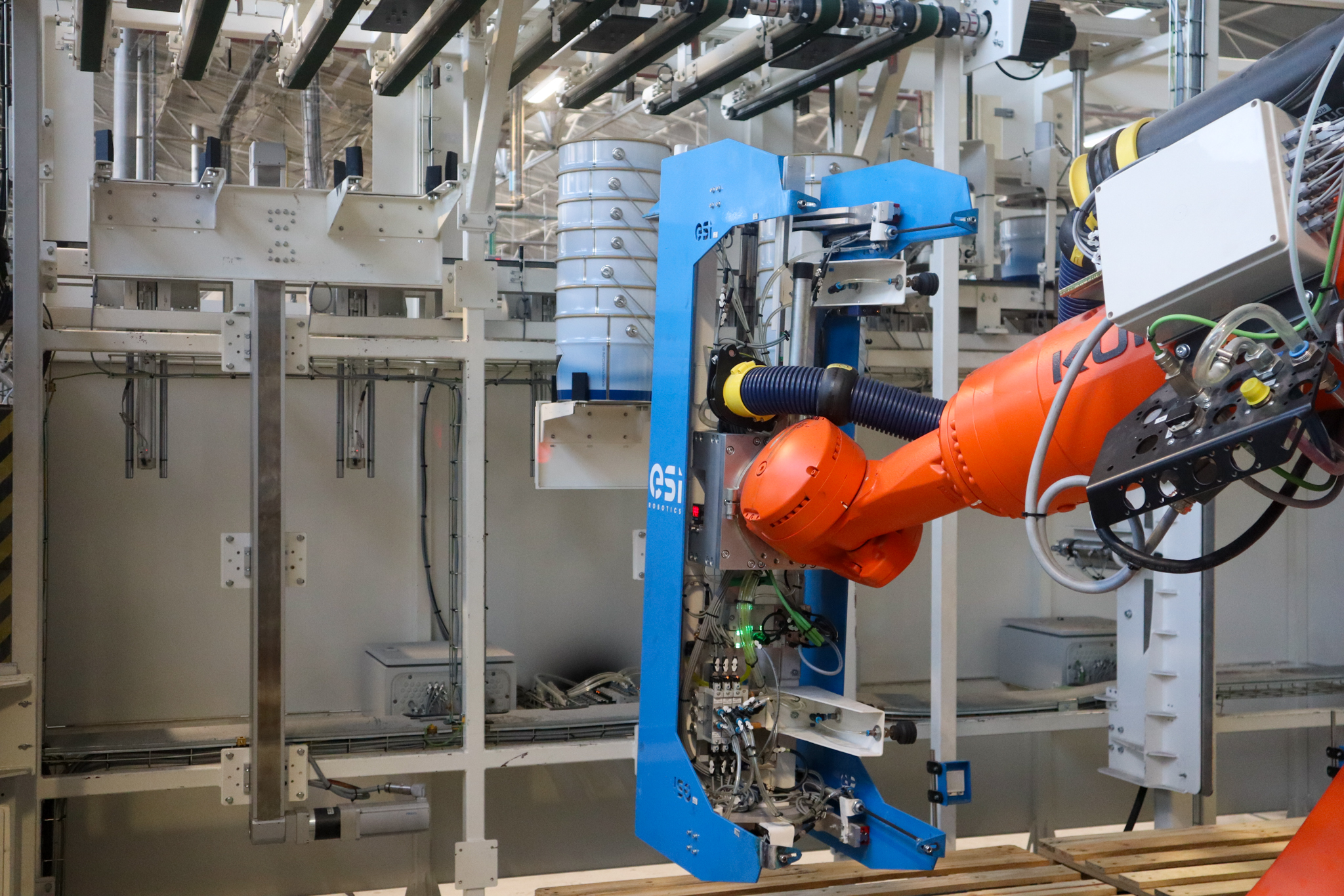 Célula Robotizada para Paletização de Baldes: Case Study ESI 7