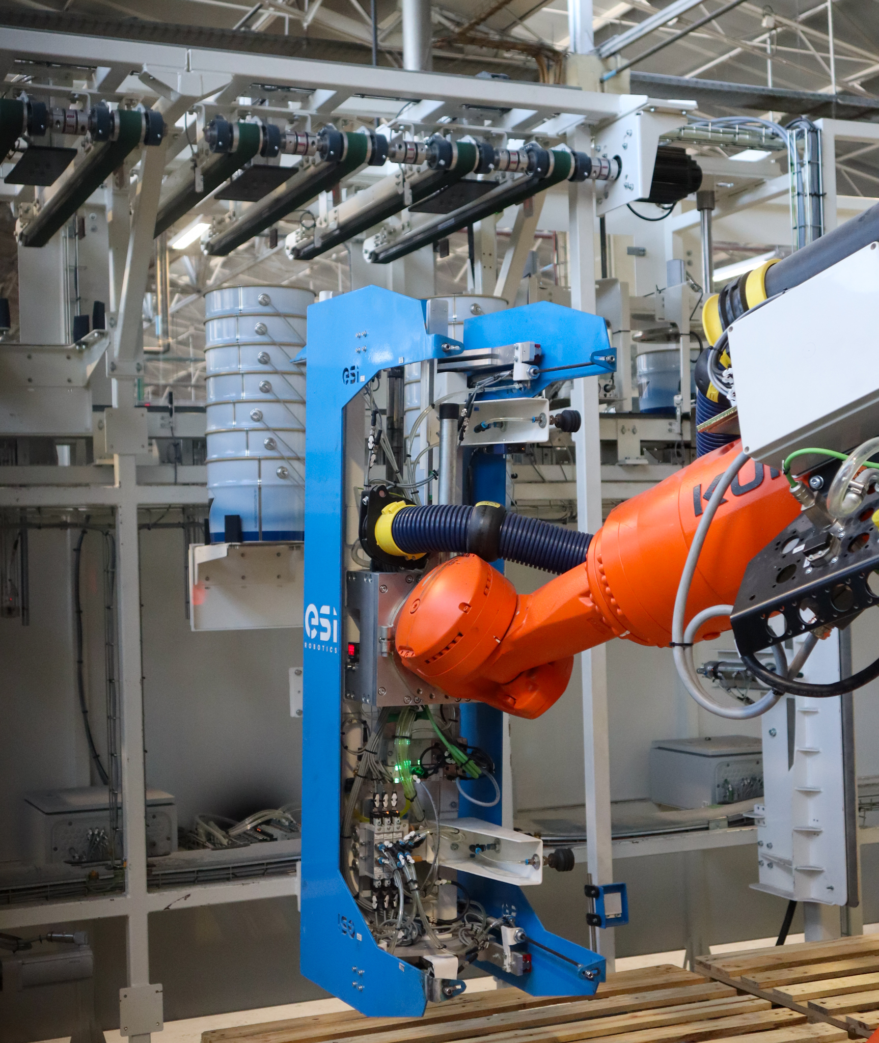 Célula Robotizada para Paletização de Baldes: Case Study ESI 8