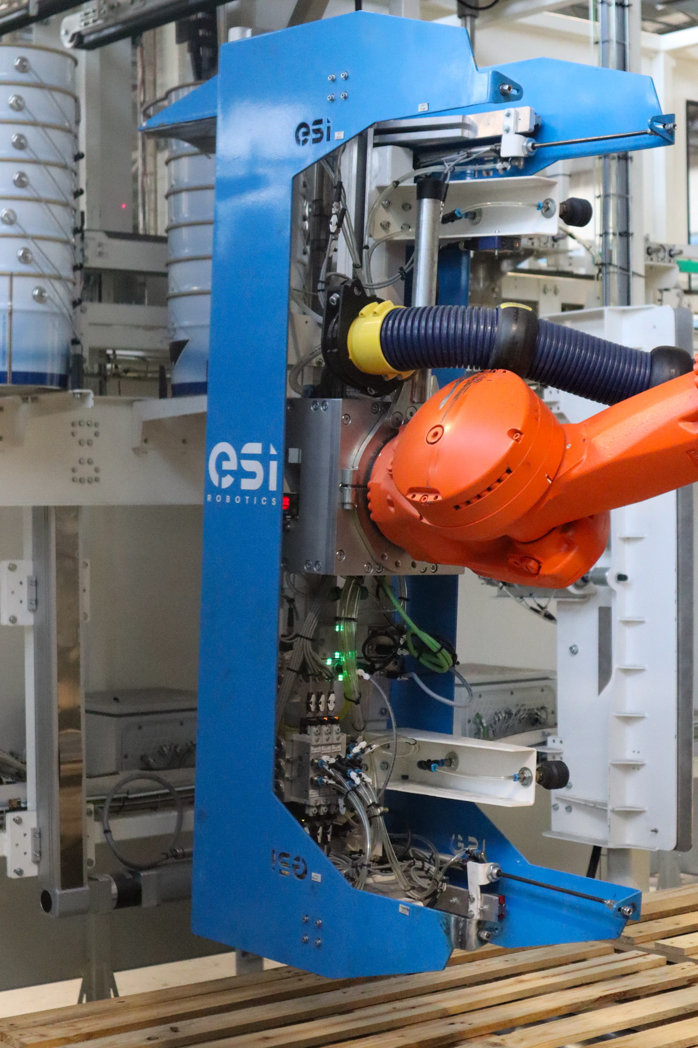 Célula Robotizada para Paletização de Baldes: Case Study ESI 9
