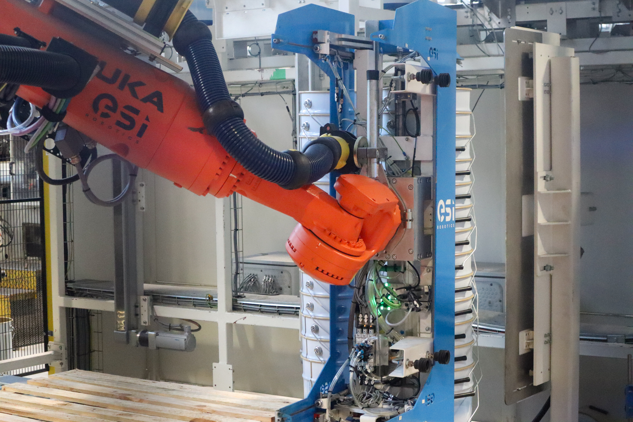 Célula Robotizada para Paletização de Baldes: Case Study ESI 12